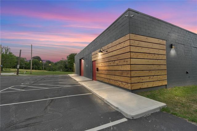 7315 Sni A Bar Road, Kansas City, MO 64129