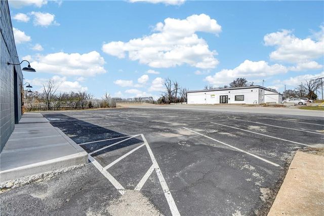 7315 Sni A Bar Road, Kansas City, MO 64129
