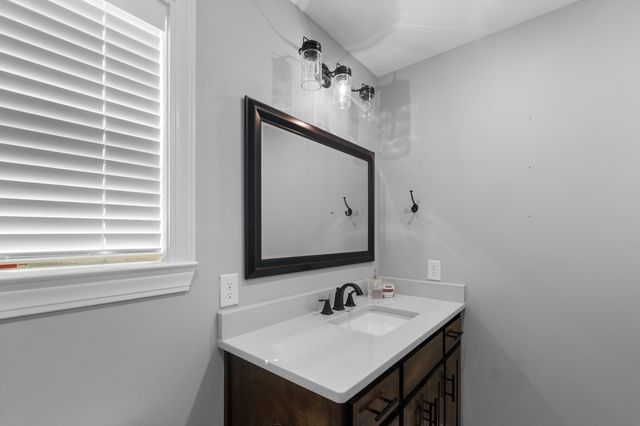 55 Mockingbird Ln, Hartsville, TN 37074