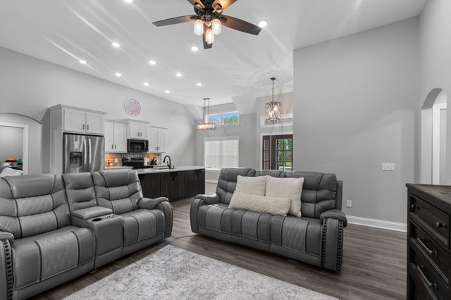 55 Mockingbird Ln, Hartsville, TN 37074