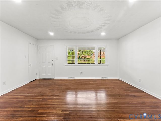 3025 Glenan Dr, Richmond, VA 23234