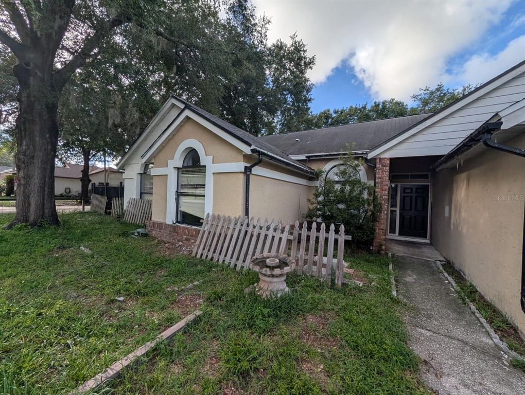 Image 2 of property listing at 3486 HILLMONT CIRCLE, Orlando, FL 32817