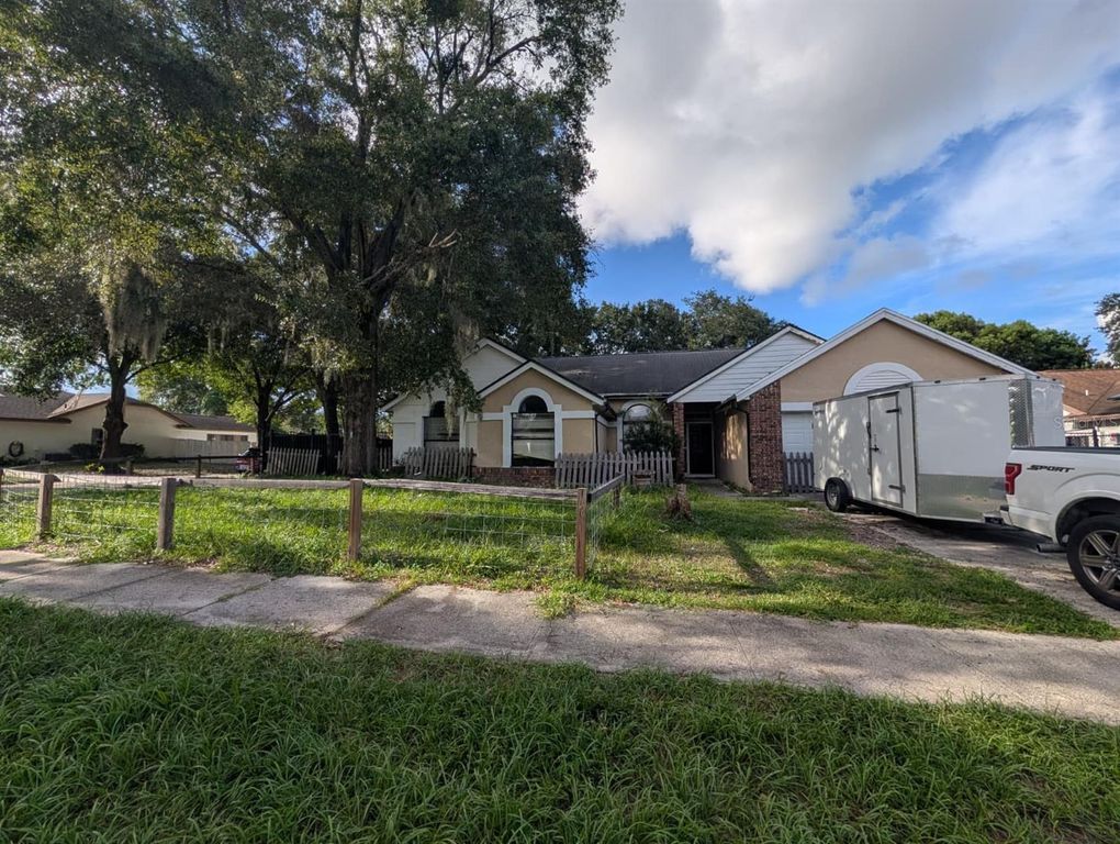 Image 3 of property listing at 3486 HILLMONT CIRCLE, Orlando, FL 32817