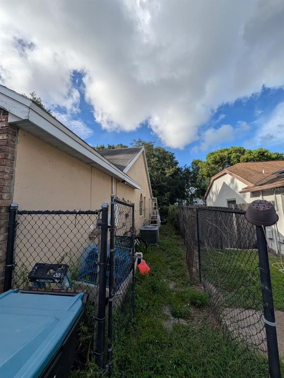 Image 22 of property listing at 3486 HILLMONT CIRCLE, Orlando, FL 32817