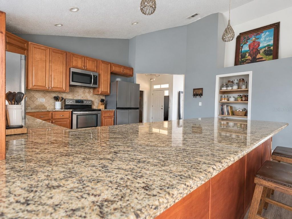 Image 4 of property listing at 3486 HILLMONT CIRCLE, Orlando, FL 32817