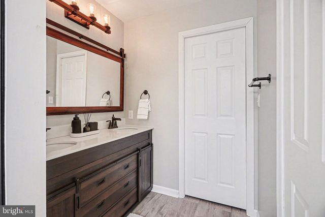 1822 CREEK VIEW DR, New Cumberland, PA 17070