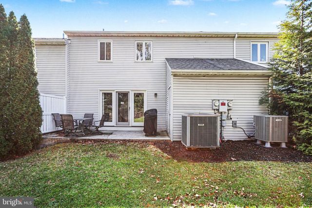 1822 CREEK VIEW DR, New Cumberland, PA 17070