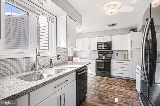 1822 CREEK VIEW DR, New Cumberland, PA 17070