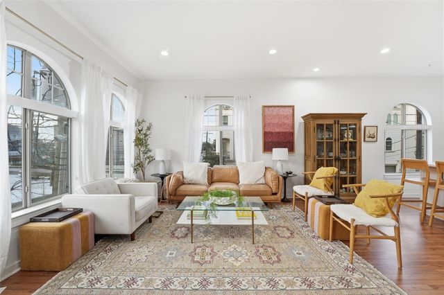 806 Jackson Hill Street 201, Houston, TX 77007