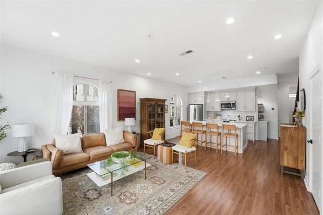 806 Jackson Hill Street 201, Houston, TX 77007