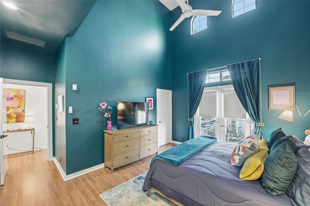 806 Jackson Hill Street 201, Houston, TX 77007