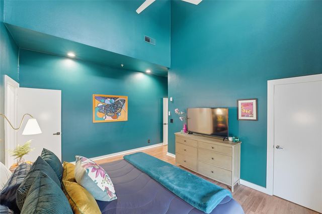 806 Jackson Hill Street 201, Houston, TX 77007