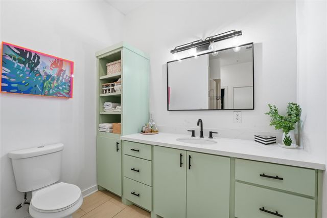 806 Jackson Hill Street 201, Houston, TX 77007