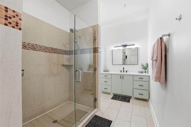 806 Jackson Hill Street 201, Houston, TX 77007