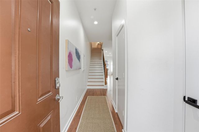 806 Jackson Hill Street 201, Houston, TX 77007