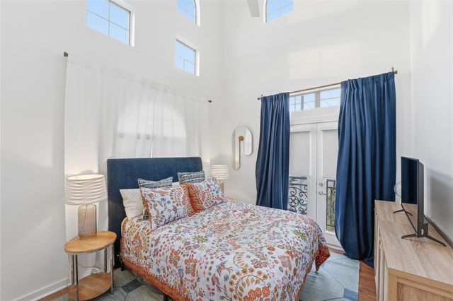 806 Jackson Hill Street 201, Houston, TX 77007