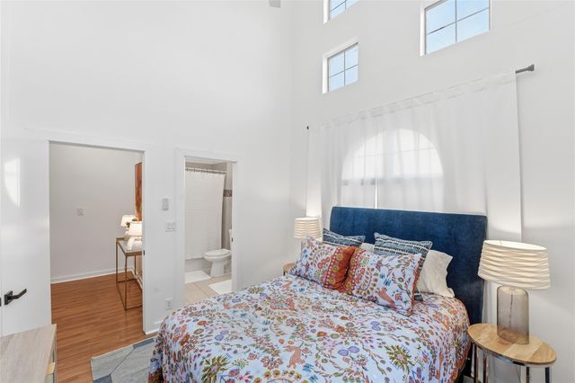 806 Jackson Hill Street 201, Houston, TX 77007