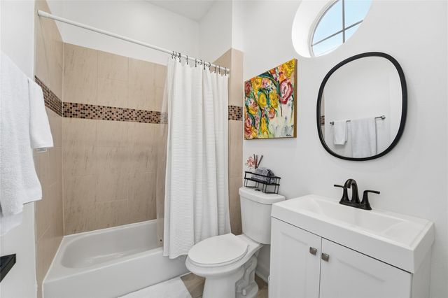 806 Jackson Hill Street 201, Houston, TX 77007