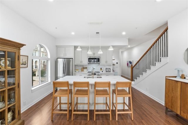 806 Jackson Hill Street 201, Houston, TX 77007