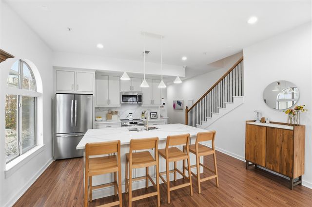 806 Jackson Hill Street 201, Houston, TX 77007
