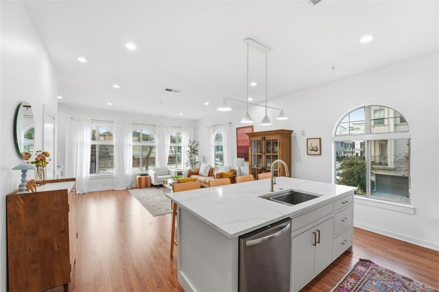 806 Jackson Hill Street 201, Houston, TX 77007