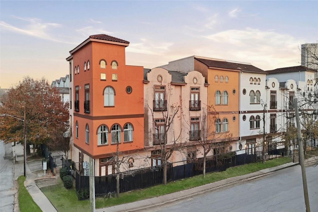 806 Jackson Hill Street 201, Houston, TX 77007