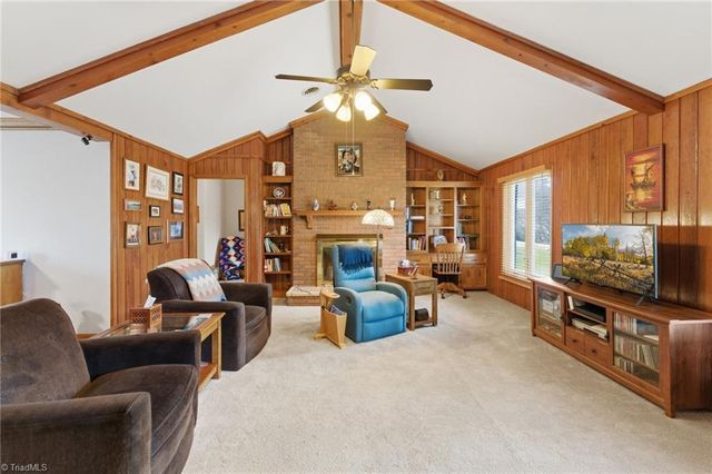 812 Wood Dale Drive, Kernersville, NC 27284