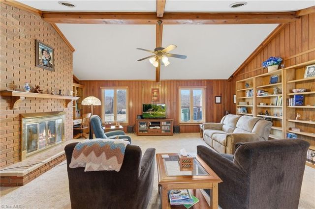 812 Wood Dale Drive, Kernersville, NC 27284