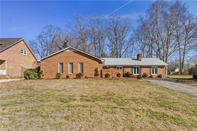 812 Wood Dale Drive, Kernersville, NC 27284