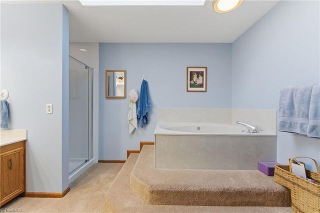 812 Wood Dale Drive, Kernersville, NC 27284