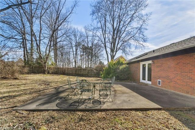 812 Wood Dale Drive, Kernersville, NC 27284