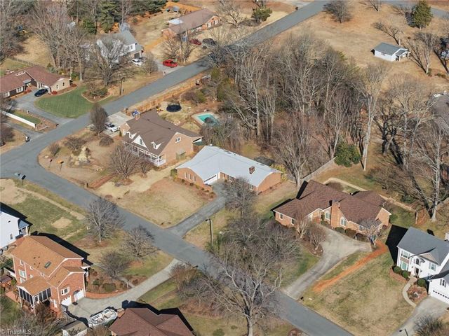 812 Wood Dale Drive, Kernersville, NC 27284