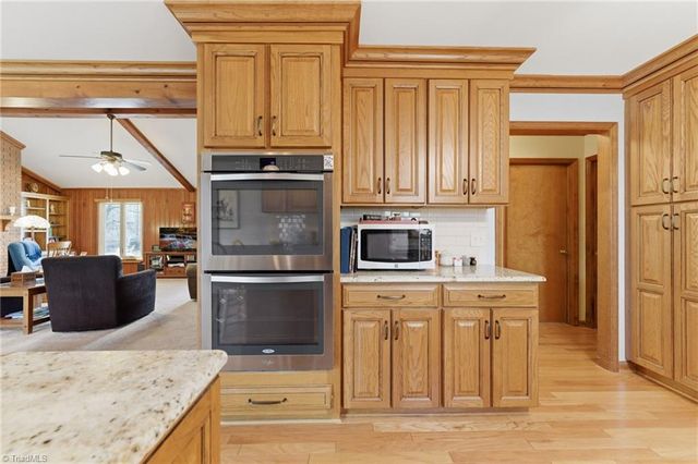 812 Wood Dale Drive, Kernersville, NC 27284