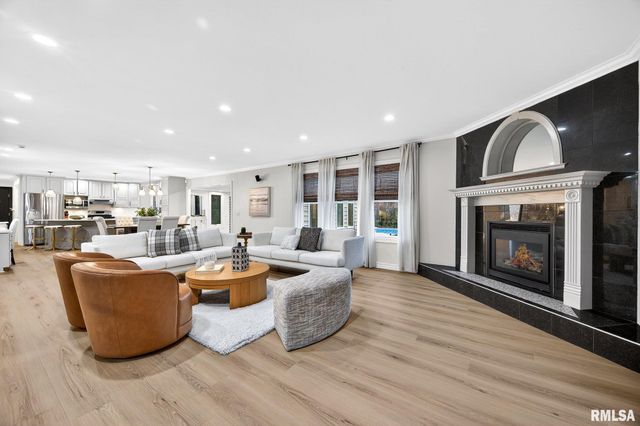 3113 W SUMMERBEND Court, Peoria, IL 61615