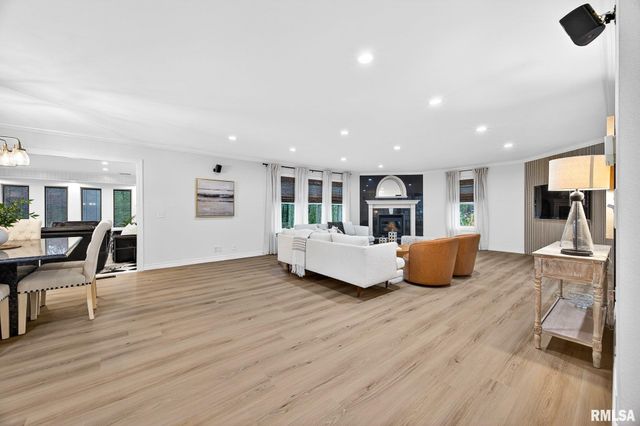 3113 W SUMMERBEND Court, Peoria, IL 61615