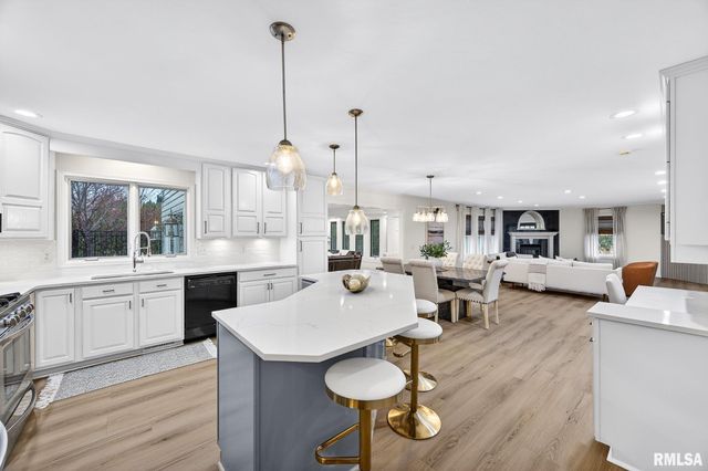 3113 W SUMMERBEND Court, Peoria, IL 61615