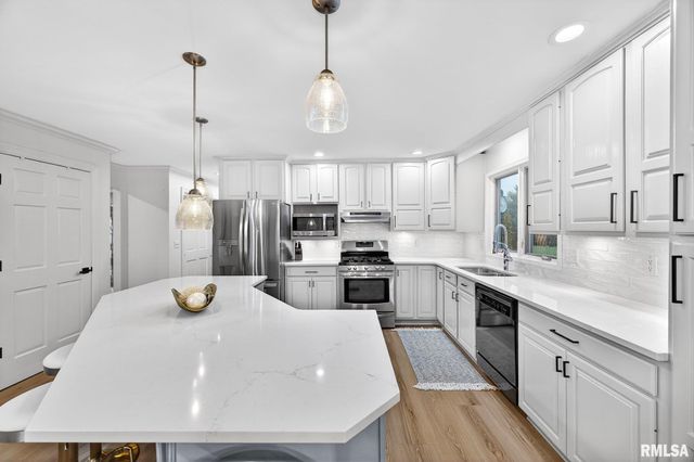 3113 W SUMMERBEND Court, Peoria, IL 61615