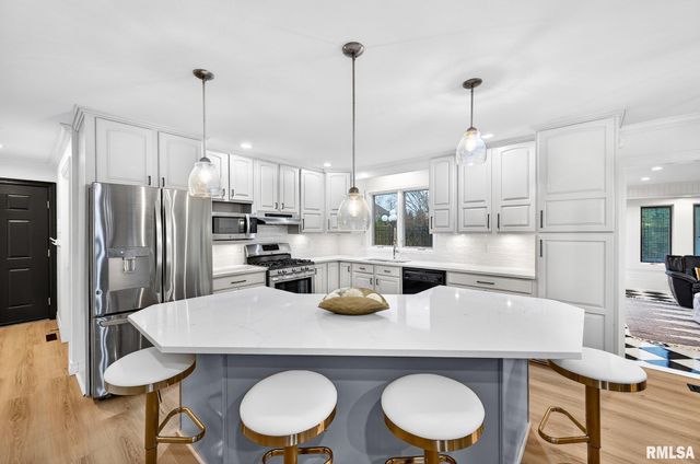 3113 W SUMMERBEND Court, Peoria, IL 61615