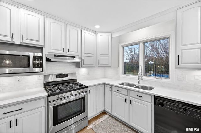 3113 W SUMMERBEND Court, Peoria, IL 61615