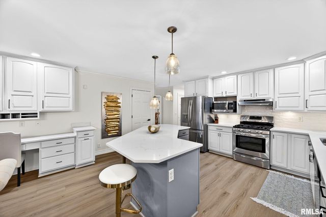 3113 W SUMMERBEND Court, Peoria, IL 61615