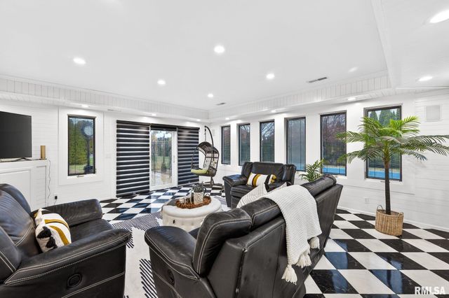 3113 W SUMMERBEND Court, Peoria, IL 61615