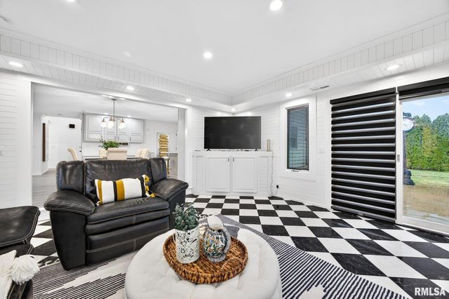 3113 W SUMMERBEND Court, Peoria, IL 61615