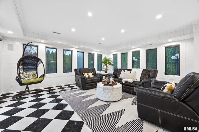 3113 W SUMMERBEND Court, Peoria, IL 61615