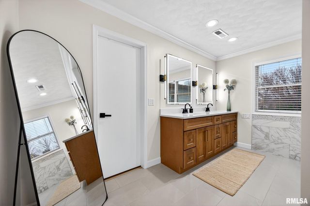 3113 W SUMMERBEND Court, Peoria, IL 61615