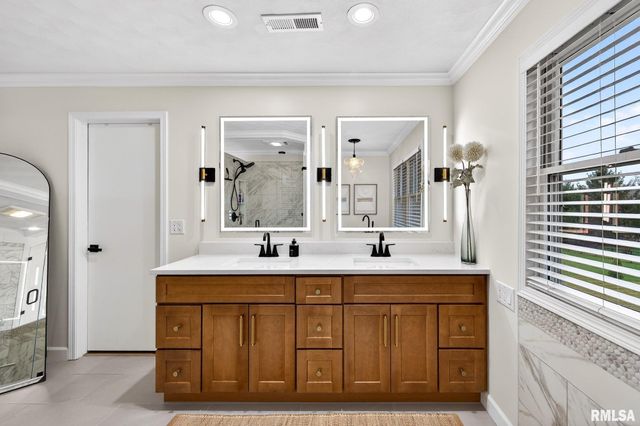 3113 W SUMMERBEND Court, Peoria, IL 61615