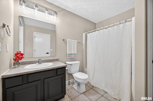 3113 W SUMMERBEND Court, Peoria, IL 61615