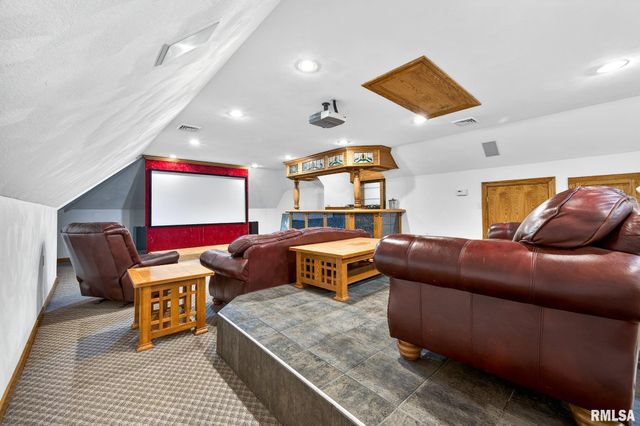 3113 W SUMMERBEND Court, Peoria, IL 61615