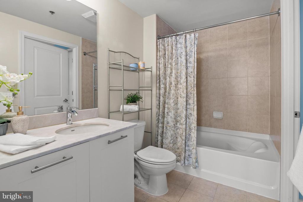 Image 11 of property listing at 5750 BOU AVE #1004, Rockville, MD 20852