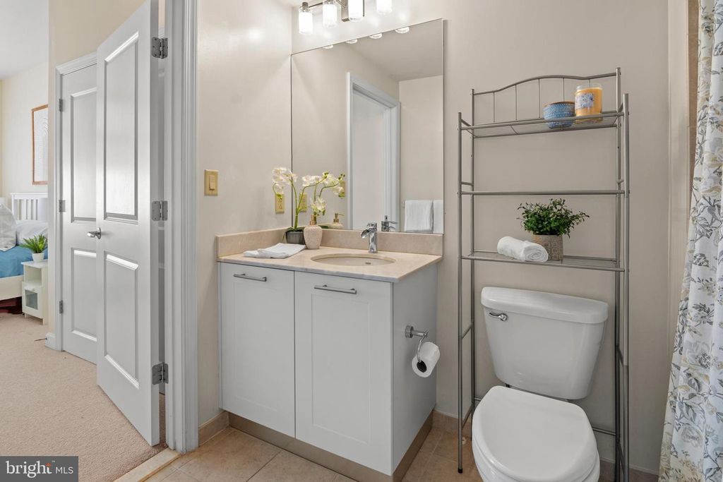 Image 12 of property listing at 5750 BOU AVE #1004, Rockville, MD 20852