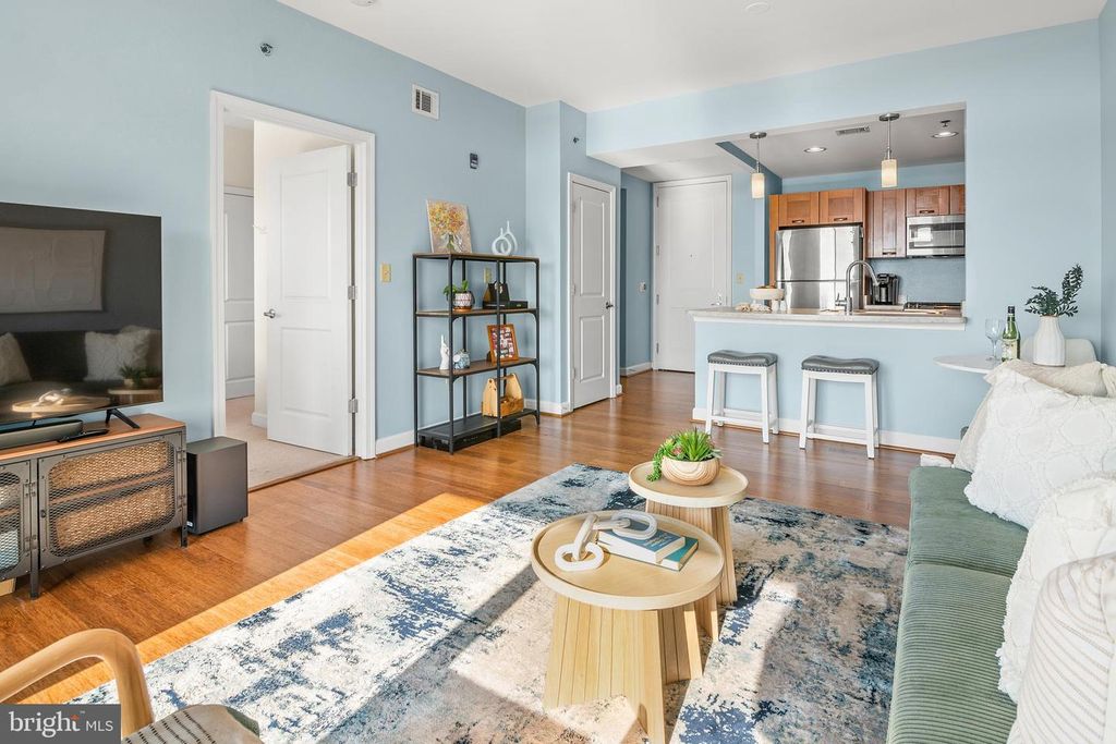 Image 3 of property listing at 5750 BOU AVE #1004, Rockville, MD 20852